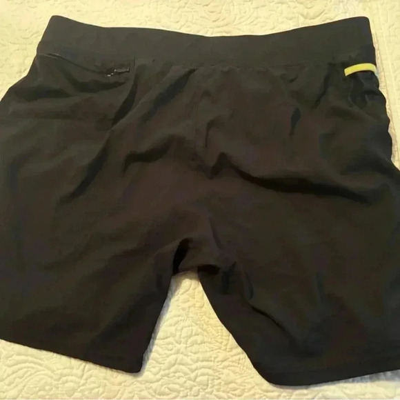 Women BROOKS RUN HAPPY SHORTS - Picture 4 of 6